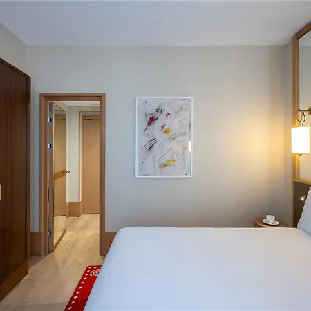Le Belgrand Champs Elysees Tapestry By Hilton Parigi