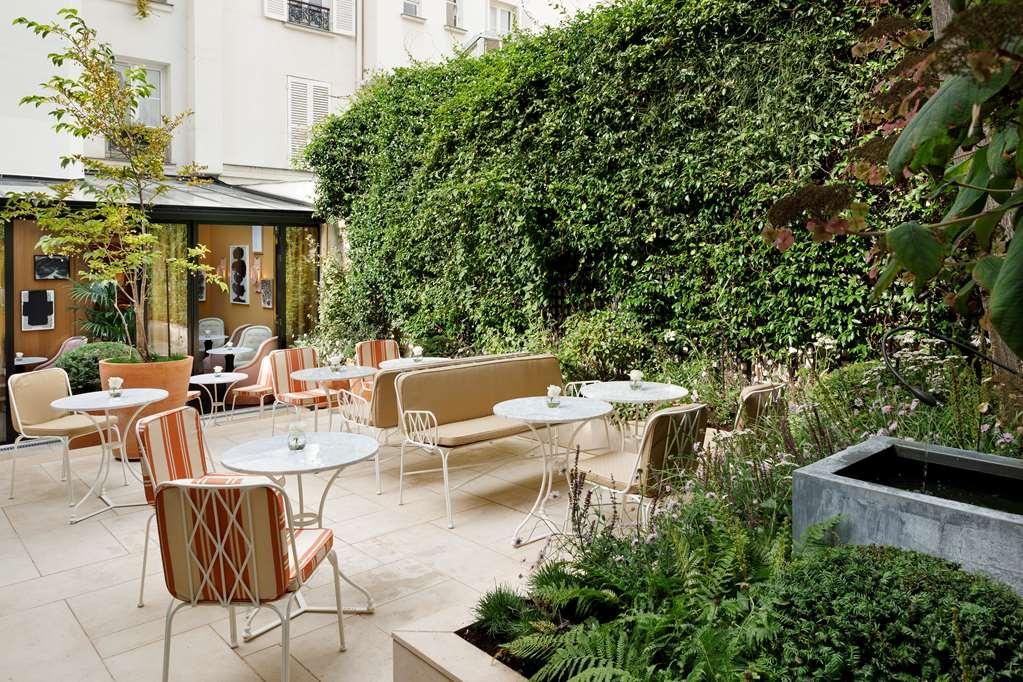 Le Belgrand Champs Elysees Tapestry By Hilton Parigi