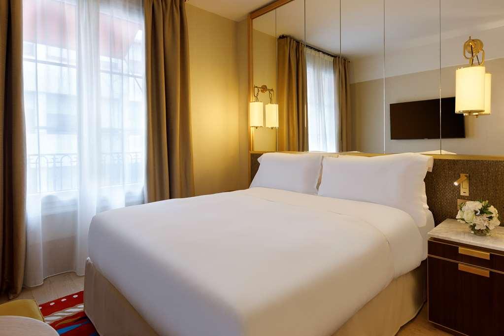 Le Belgrand Champs Elysees Tapestry By Hilton * Parigi