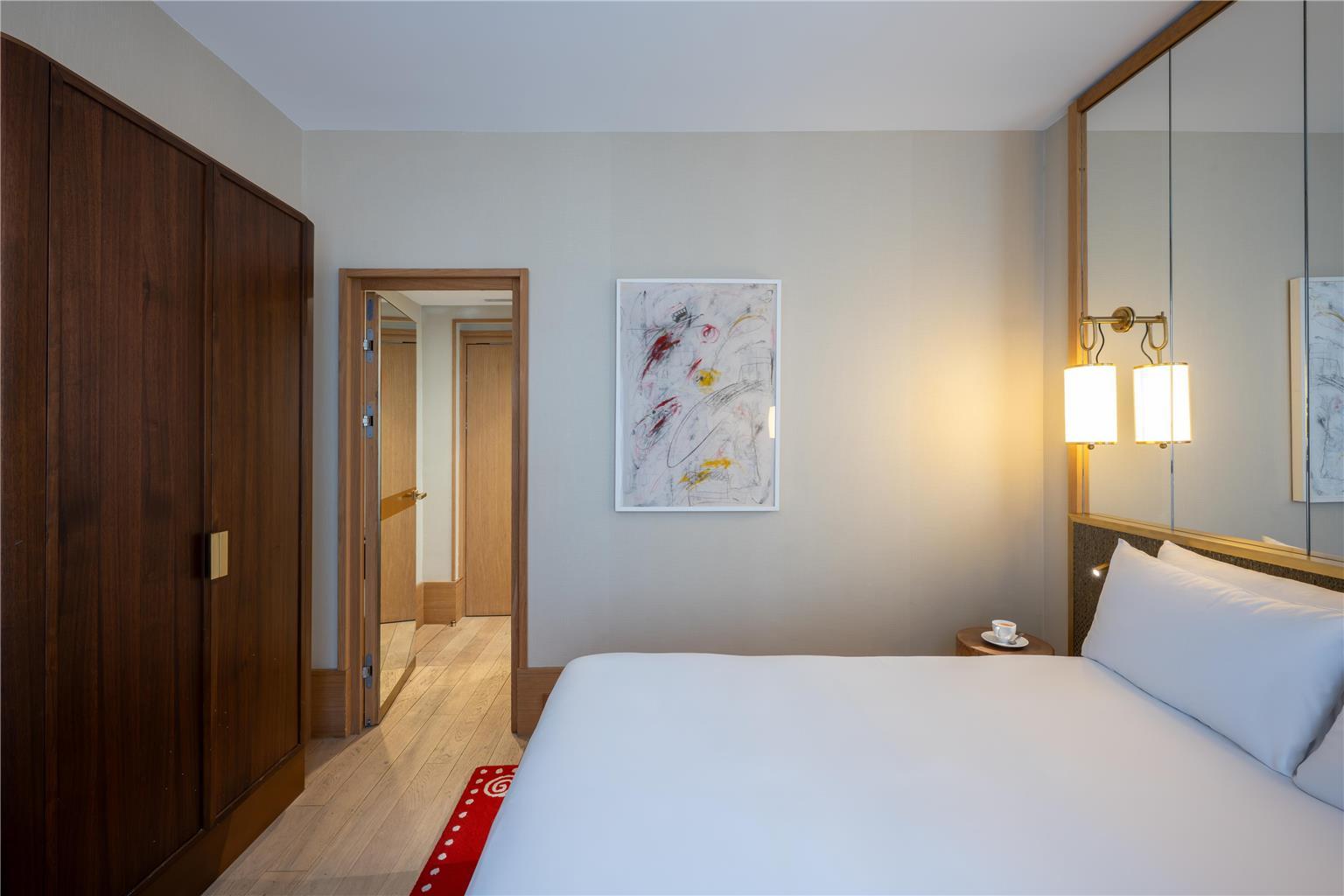 Le Belgrand Champs Elysees Tapestry By Hilton Parigi